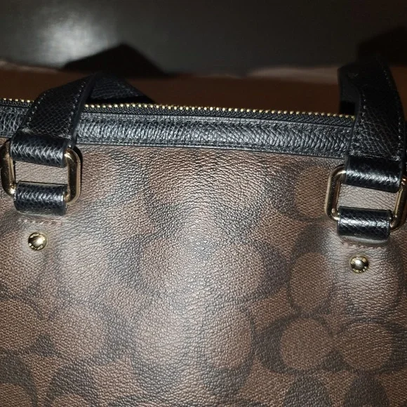 Authentic Coach purse with a crossbody strap! - Picture 8 of 12